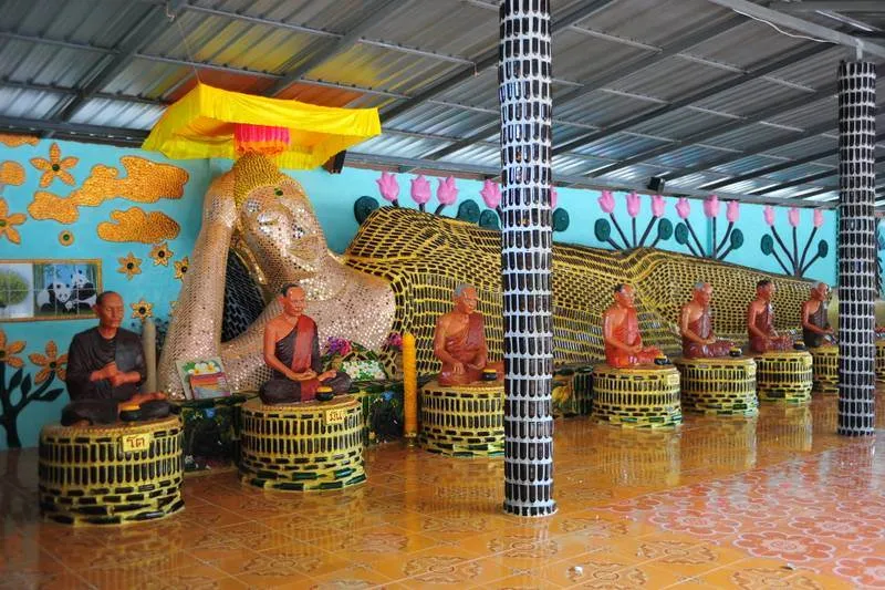 Destination: Wat Lan Kuad - the temple made from a million glass bottles (Sisaket, Thailand) - Thailand -