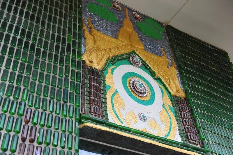 Destination: Wat Lan Kuad - the temple made from a million glass bottles (Sisaket, Thailand) - Thailand -