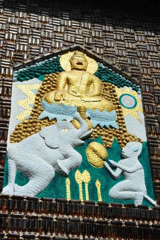 Destination: Wat Lan Kuad - the temple made from a million glass bottles (Sisaket, Thailand) - Thailand -