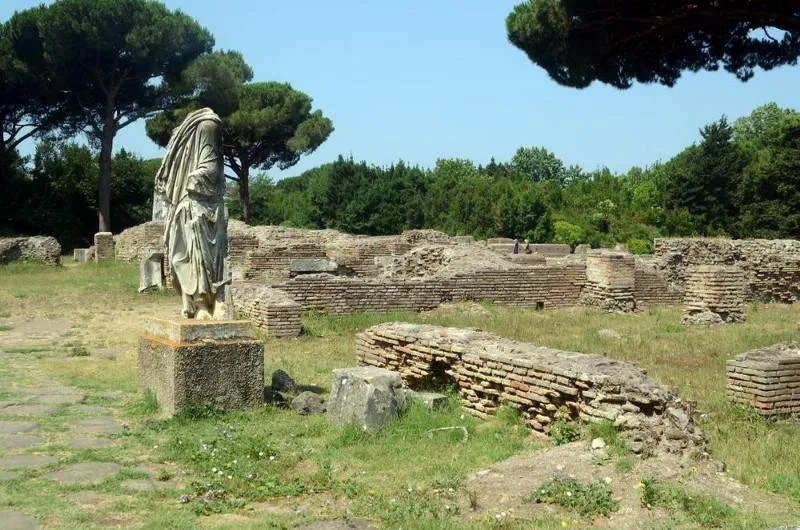 Guest post: Ostia — the ancient Roman port city that’s better preserved than Pompeii (Italy) decumanus
