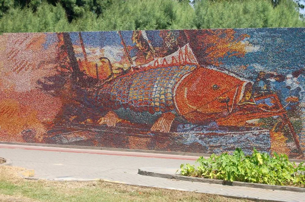 Destination: Trujillo, Peru – a creepy toy museum, a partially restored ancient city, old-school pots, and the continent’s longest mosaic mural DSC_1659