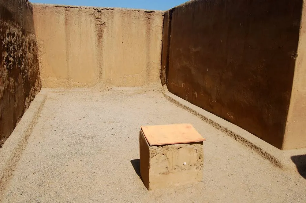 Destination: Trujillo, Peru – a creepy toy museum, a partially restored ancient city, old-school pots, and the continent’s longest mosaic mural DSC_2101