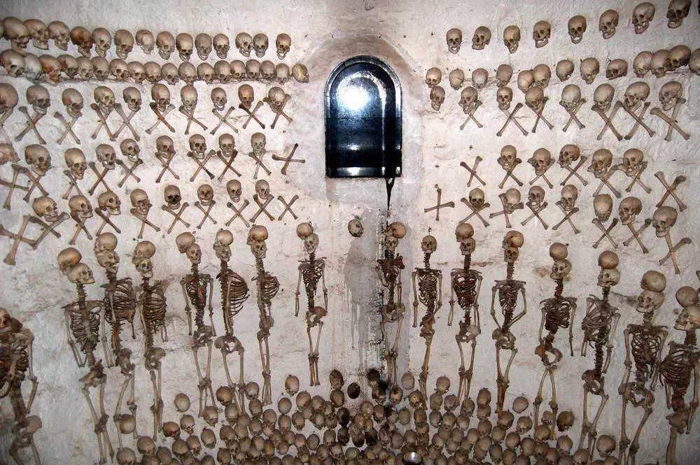 Destination: the bizarre catacombs of Enrique Torres Belon (Lampa, Peru)