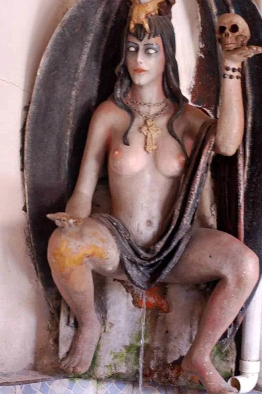 Destination: the Center for Extreme Art (Eduardo Moscoso Prohibito Centro Cultural Arte Extremo) — Cuenca, Ecuador - Ecuador -