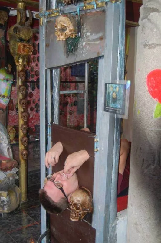 Destination: the Center for Extreme Art (Eduardo Moscoso Prohibito Centro Cultural Arte Extremo) — Cuenca, Ecuador - Ecuador -