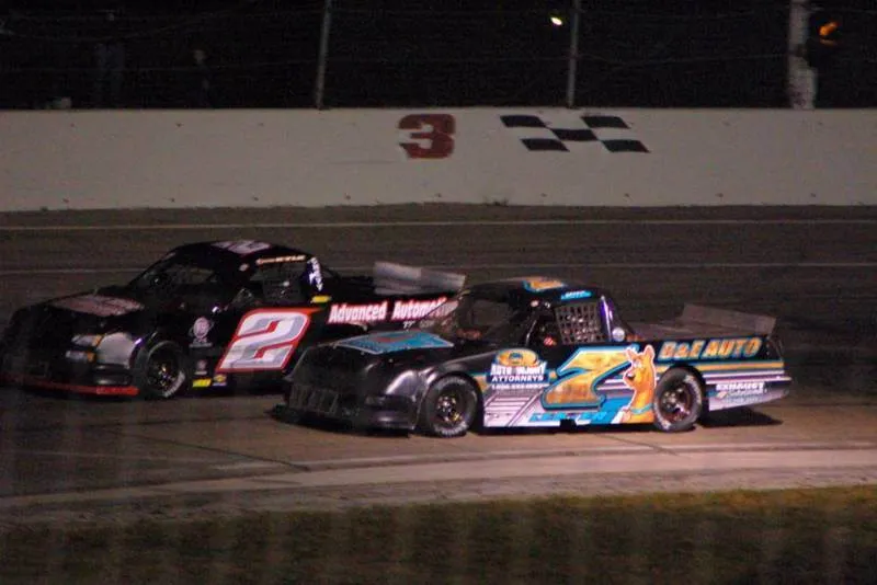 What Happens When Decrepit School Buses Race a Figure Eight Course? (Florida) - United States -