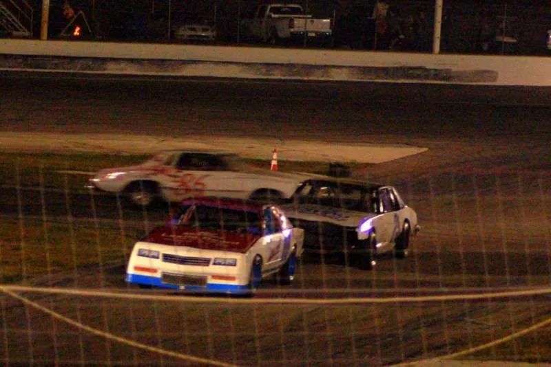 What Happens When Decrepit School Buses Race a Figure Eight Course? (Florida) - United States -