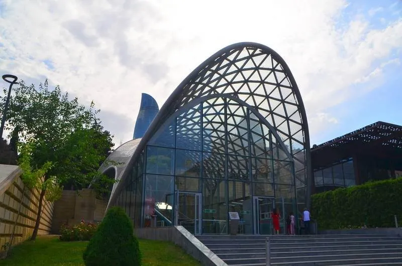 What you need to know about Baku, Azerbaijan before arriving Baku, Azerbaijan funicular