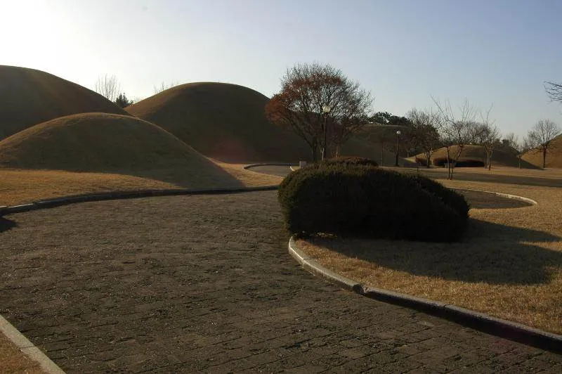 Destination: Tomb hunting in Gyeongju (Gyeongsangbuk-do, South Korea) - South Korea -