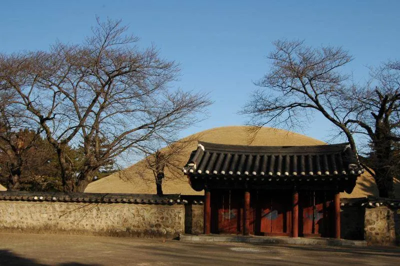 Destination: Tomb hunting in Gyeongju (Gyeongsangbuk-do, South Korea) - South Korea -