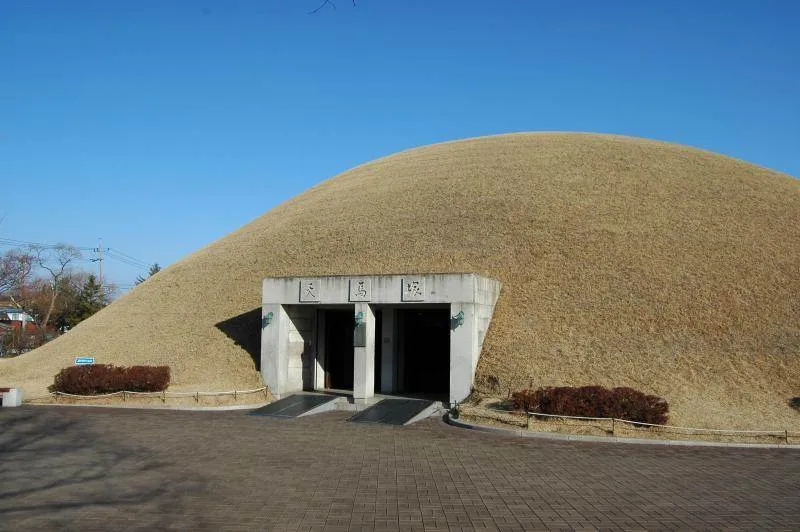 Destination: Tomb hunting in Gyeongju (Gyeongsangbuk-do, South Korea) - South Korea -