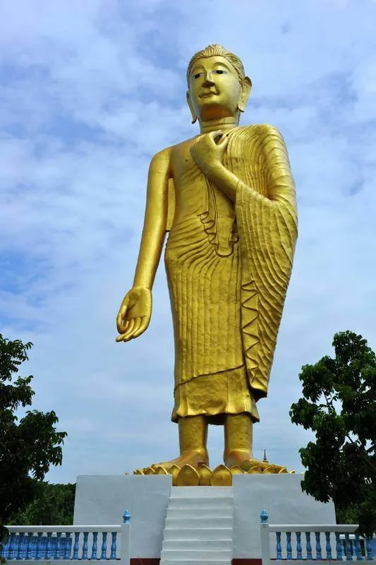 Destination: Suphanburi, Thailand: Buddhist temples, buffalo, a tall tower, and Chinese dragons (NSFW) - Thailand -