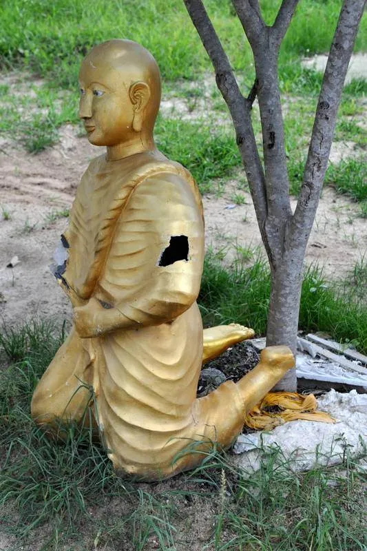 Destination: Suphanburi, Thailand: Buddhist temples, buffalo, a tall tower, and Chinese dragons (NSFW) - Thailand -