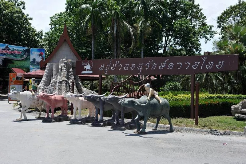 Destination: Suphanburi, Thailand: Buddhist temples, buffalo, a tall tower, and Chinese dragons (NSFW) - Thailand -