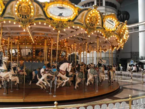 Destination: Lotte World - South Korea's biggest indoor amusement park (Seoul, South Korea) - South Korea -