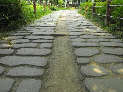 Destination: Hyochang Park - a historic park with tombs (Seoul, South Korea) - South Korea -