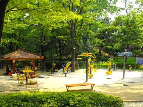 Destination: Hyochang Park - a historic park with tombs (Seoul, South Korea) - South Korea -