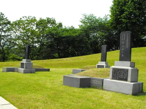 Destination: Hyochang Park - a historic park with tombs (Seoul, South Korea) - South Korea -