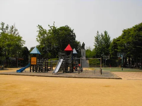 Destination: Hyochang Park - a historic park with tombs (Seoul, South Korea) - South Korea -