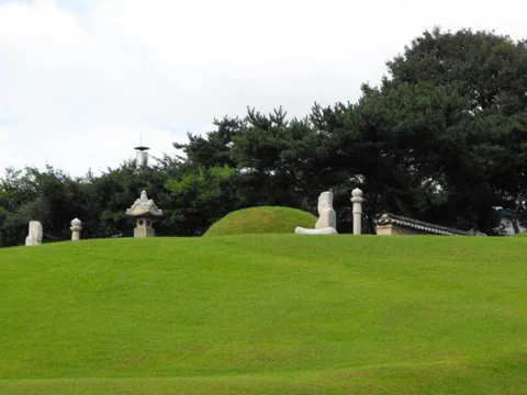 A tale of two tombs and a memorial hall - Destination: Uireung and Sunginwon, Seoul, South Korea - South Korea -
