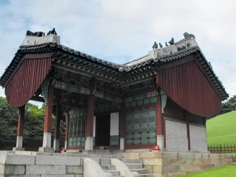 A tale of two tombs and a memorial hall - Destination: Uireung and Sunginwon, Seoul, South Korea - South Korea -