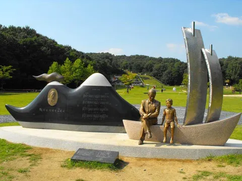 Destination: Yuldong Park - a new, natural area with old tombs in the middle of urban planning (Bundang / Seongnam, South Korea)) Destination: Yuldong Park - a new, natural area with old tombs in the middle of urban planning (Bundang / Seongnam, South Korea)) - South Korea -