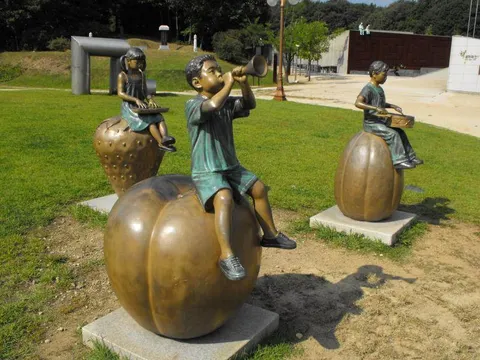 Destination: Yuldong Park - a new, natural area with old tombs in the middle of urban planning (Bundang / Seongnam, South Korea)) Destination: Yuldong Park - a new, natural area with old tombs in the middle of urban planning (Bundang / Seongnam, South Korea)) - South Korea -