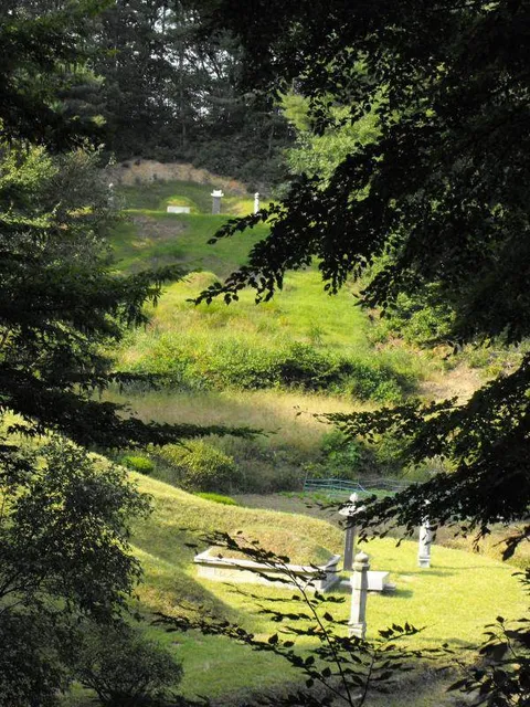 Destination: Yuldong Park - a new, natural area with old tombs in the middle of urban planning (Bundang / Seongnam, South Korea)) Destination: Yuldong Park - a new, natural area with old tombs in the middle of urban planning (Bundang / Seongnam, South Korea)) - South Korea -