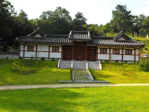 Destination: Yuldong Park - a new, natural area with old tombs in the middle of urban planning (Bundang / Seongnam, South Korea)) Destination: Yuldong Park - a new, natural area with old tombs in the middle of urban planning (Bundang / Seongnam, South Korea)) - South Korea -