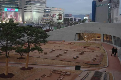 Destination: Dongdaemun Culture and History Park - South Korea -