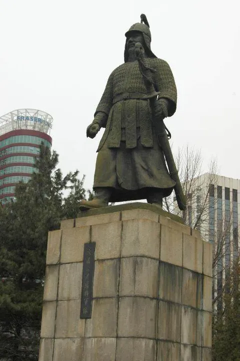 Destination: Seosomun Park - a sculpture park for the locals (Seoul, South Korea) - South Korea -