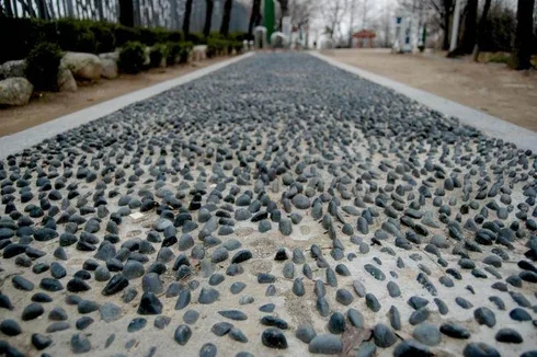 Destination: Son Gi Jeong Park - celebrating a famous runner (Seoul, South Korea) - South Korea -