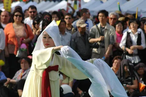 Destination: Lotus Lantern Festival - how Seoul celebrates Buddha's Birthday (2010) Destination: Lotus Lantern Festival - how Seoul celebrates Buddha's Birthday (2010) - Festivals, South Korea -
