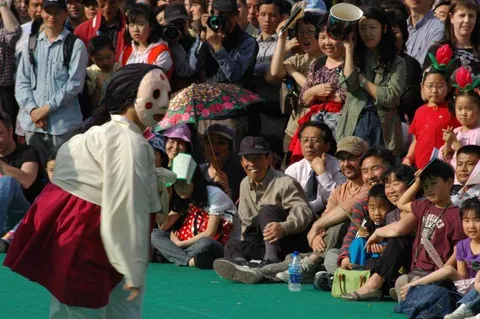 Destination: Lotus Lantern Festival - how Seoul celebrates Buddha's Birthday (2010) Destination: Lotus Lantern Festival - how Seoul celebrates Buddha's Birthday (2010) - Festivals, South Korea -
