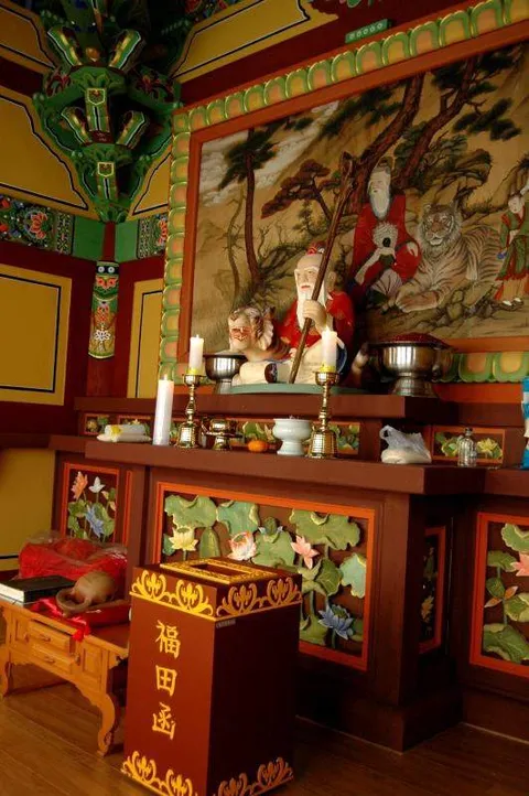 Destination: Yongmunsa - a Buddhist temple with a 1,100 year-old tree (Yangpyeong, Gyeonggi-do, South Korea) - South Korea -