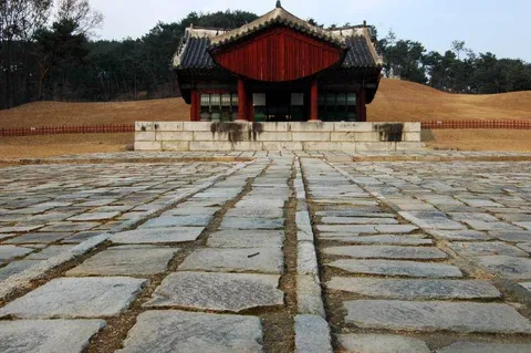 Destination: Yungneung and Geolleung - two Joseon Dynasty tombs worth exploring (Suwon area, Gyeonggi-do) Destination: Yungneung and Geolleung - two Joseon Dynasty tombs worth exploring (Suwon area, Gyeonggi-do) - South Korea -