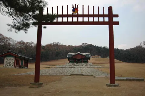 Destination: Yungneung and Geolleung - two Joseon Dynasty tombs worth exploring (Suwon area, Gyeonggi-do) Destination: Yungneung and Geolleung - two Joseon Dynasty tombs worth exploring (Suwon area, Gyeonggi-do) - South Korea -