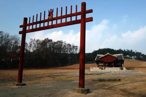 Destination: Yungneung and Geolleung - two Joseon Dynasty tombs worth exploring (Suwon area, Gyeonggi-do) Destination: Yungneung and Geolleung - two Joseon Dynasty tombs worth exploring (Suwon area, Gyeonggi-do) - South Korea -