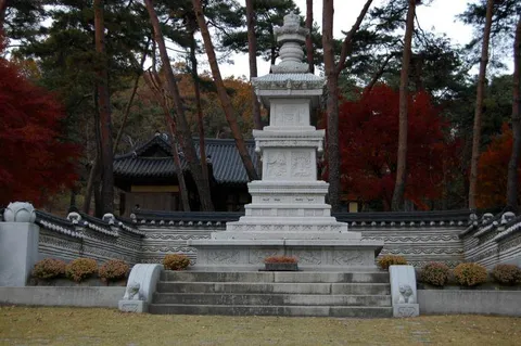 Destination: Yongjusa - a colorful Buddhist temple (Hwaseong city, Gyeonggi-do, South Korea) Destination: Yongjusa - a colorful Buddhist temple (Hwaseong city, Gyeonggi-do, South Korea) - South Korea -
