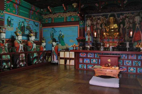 Destination: Yongjusa - a colorful Buddhist temple (Hwaseong city, Gyeonggi-do, South Korea) Destination: Yongjusa - a colorful Buddhist temple (Hwaseong city, Gyeonggi-do, South Korea) - South Korea -