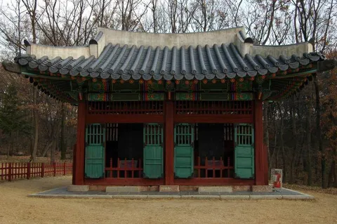 Destination: Yungneung and Geolleung - two Joseon Dynasty tombs worth exploring (Suwon area, Gyeonggi-do) Destination: Yungneung and Geolleung - two Joseon Dynasty tombs worth exploring (Suwon area, Gyeonggi-do) - South Korea -