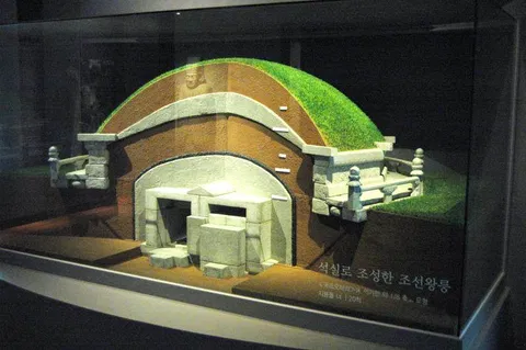 Destination: Taereung and the Royal Tomb Museum (Seoul, South Korea) - South Korea -