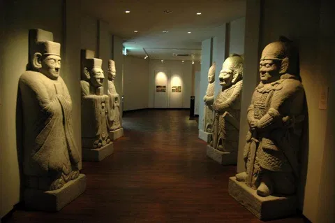 Destination: Taereung and the Royal Tomb Museum (Seoul, South Korea) - South Korea -