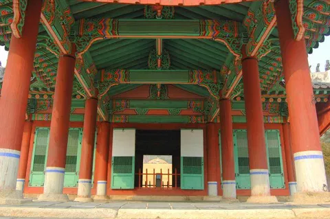 Destination: Taereung and the Royal Tomb Museum (Seoul, South Korea) - South Korea -