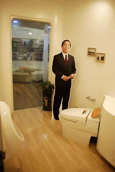 Destination: Suwon Toilet Museum (AKA Hae-woo-jae, AKA Mr. Toilet’s House) — UPDATED - South Korea -