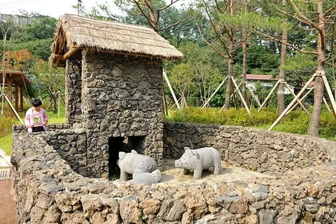 Destination: Suwon Toilet Museum (AKA Hae-woo-jae, AKA Mr. Toilet’s House) — UPDATED - South Korea -