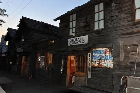 Destination: the Cheonggyecheon Museum and the historically questionable shacks (Seoul, South Korea) Destination: the Cheonggyecheon Museum and the historically questionable shacks (Seoul, South Korea) - South Korea -