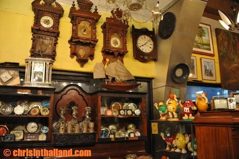 Destination: Papaya Vintage Market — from hundreds of chairs to eight life-size Jar-Jar Binks doing… - Thailand -