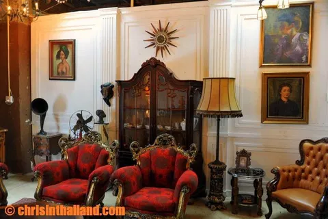 Destination: Papaya Vintage Market — from hundreds of chairs to eight life-size Jar-Jar Binks doing… - Thailand -