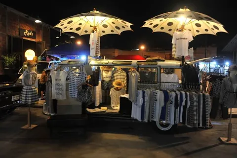 Destination: Talad Rot Fai — AKA the train market — updated and in a new location (Bangkok, Thailand) - Thailand -